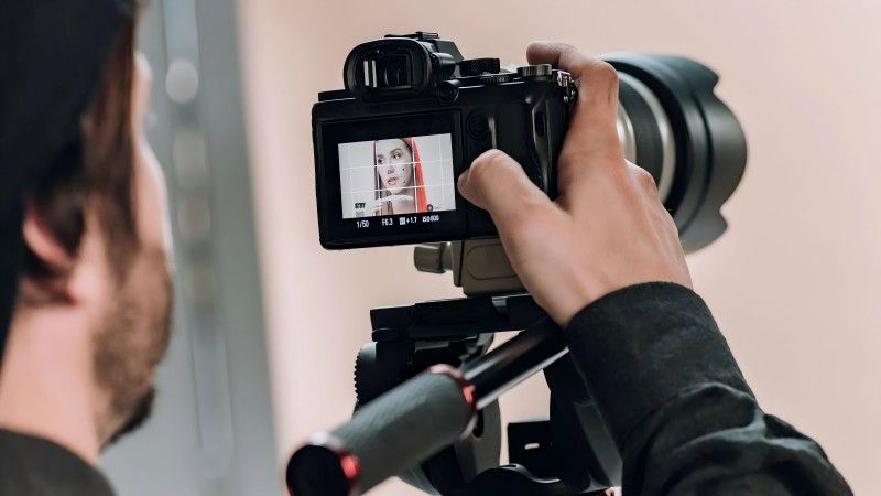 A wonderful duel between photography and videography!