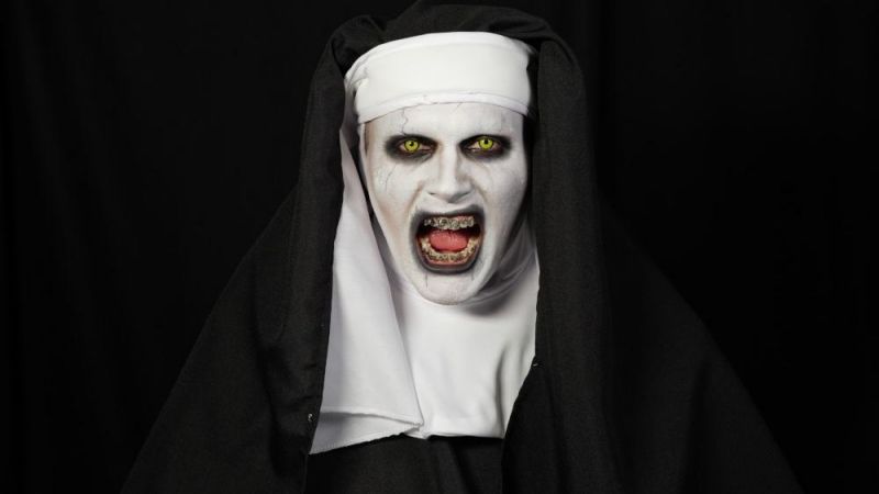 Dress up as the protagonist of a horror movie on Halloween!!!