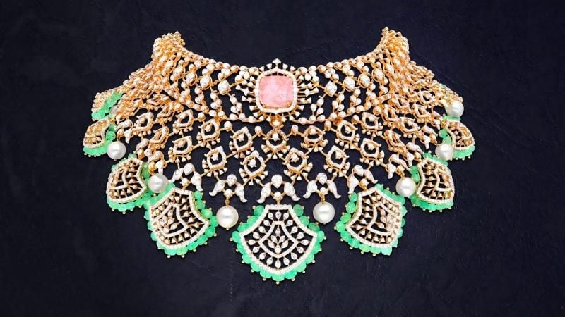 How to choose diamonds, pearls and colored gemstones?